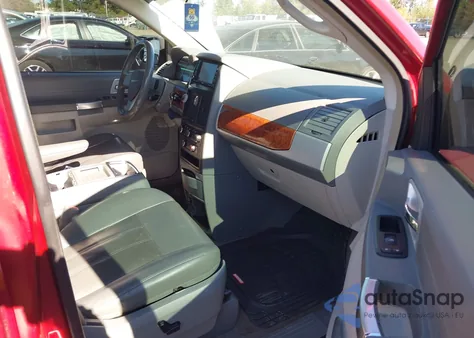 2008 Chrysler Town & Country Touring z USA, uszkodzony, nr VIN 2A8HR54P78R139811